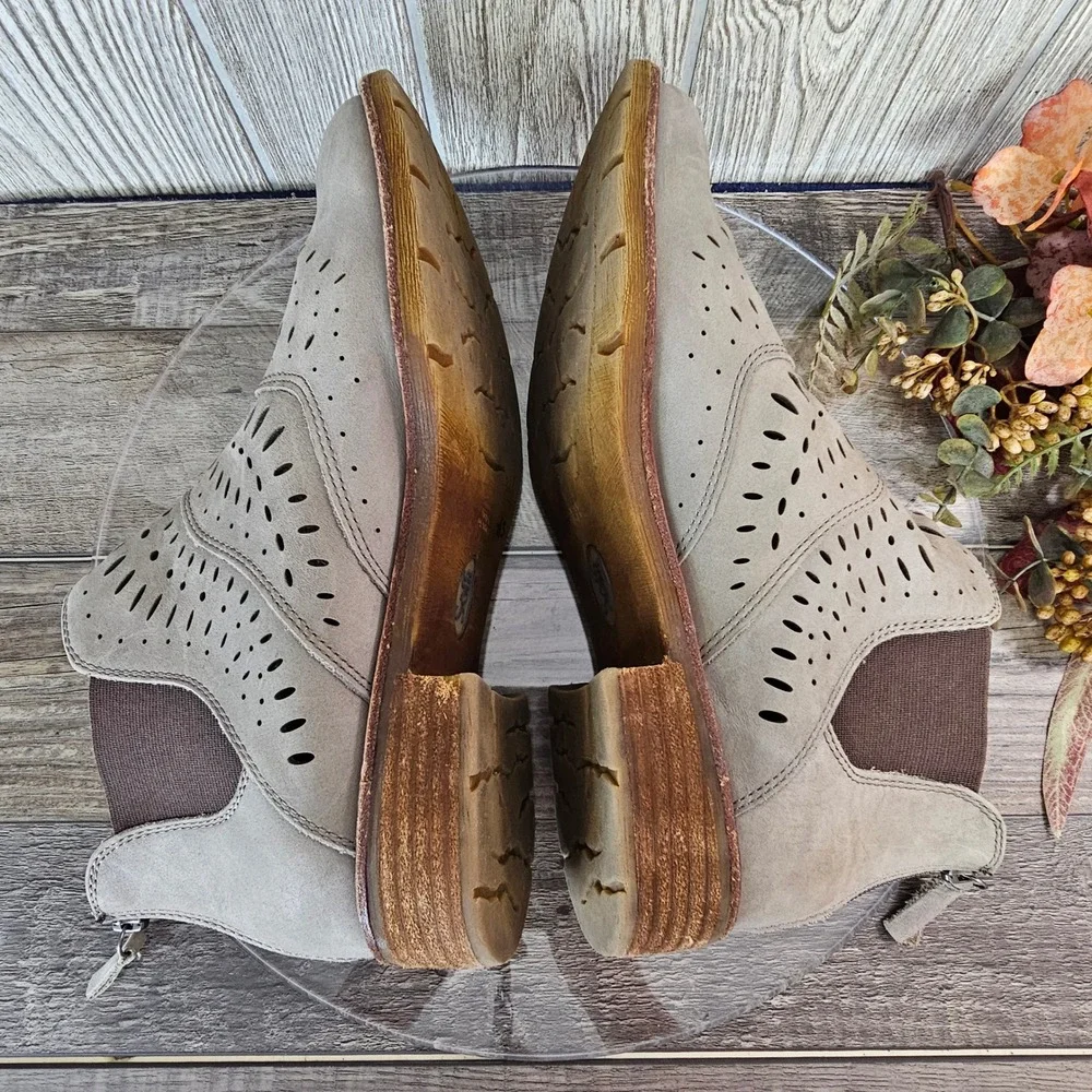 Söfft Brenley Leather Chelsea Ankle Boots 11M Taupe Gray Cutout Booties Zip Back